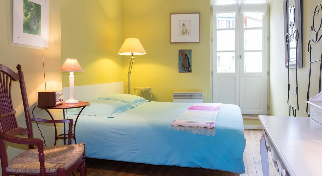 Les Petites Vosges Bed & Breakfast Bagneres-de-Bigorre Ruang foto