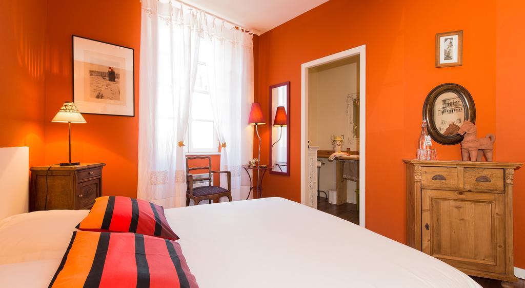 Les Petites Vosges Bed & Breakfast Bagneres-de-Bigorre Ruang foto